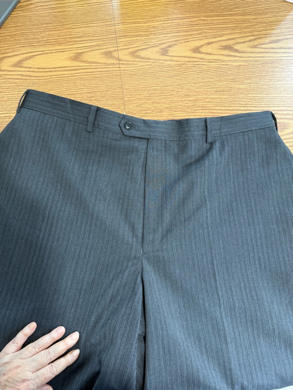 46R Jos. A Banks Suit - 2 Button Dark Gray Pin Stripe. Pants included. - Picture 10 of 15